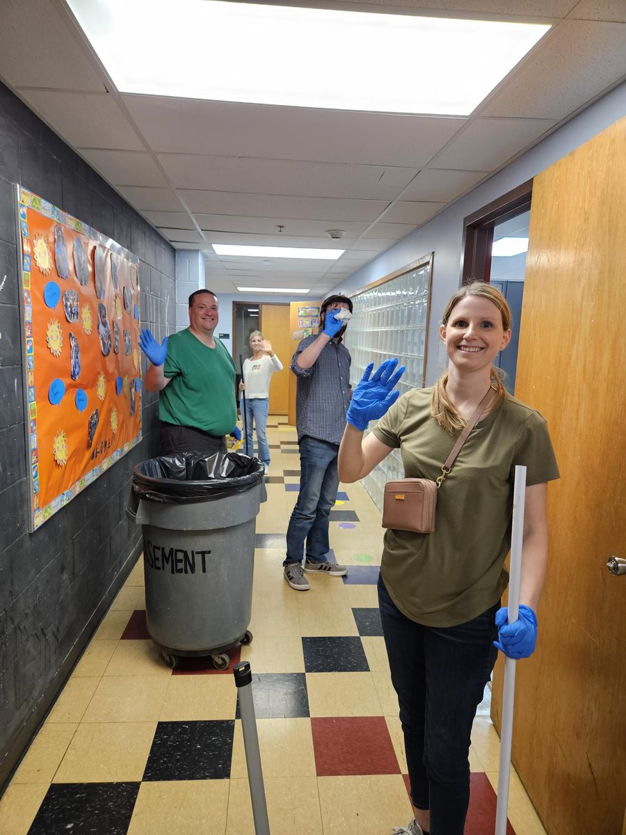 DiscipleDataInc's tweet image. Last month, our team got together for a Day of Service @MLKCenterIndy, an Indianapolis nonprofit organization that works to educate youth, empower families &amp;amp; build community. We cleaned windows, swept floors &amp;amp; organized rooms. Thankful for the opportunity to serve!