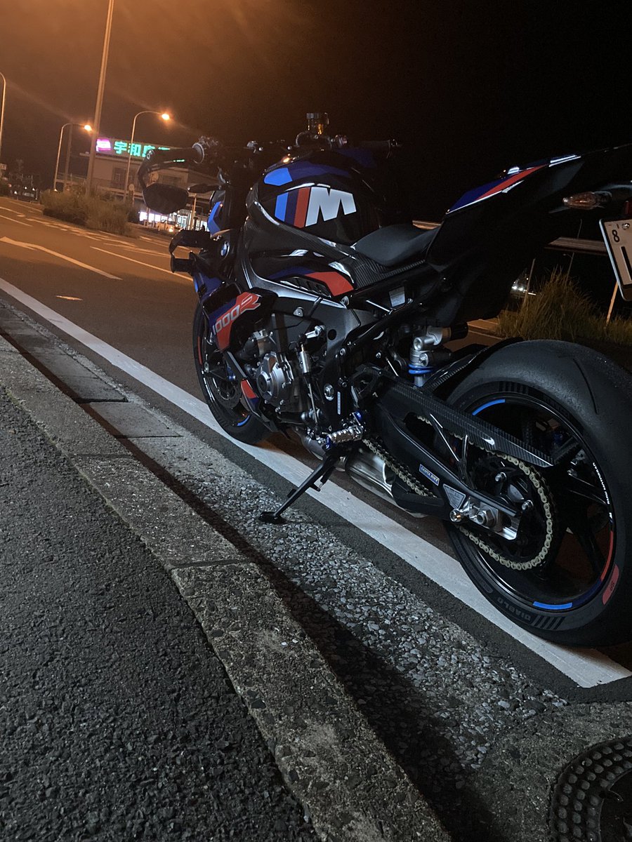 KENTALOW5558's tweet photo. あちぃ💦
9月も折り返したのに
小さい秋すら見つかりません…

いつぶりかの観光港は他にバイクがいない

#別府
#観光港
#bmw 
#m1000r https://t.co/u3C16Par0o
