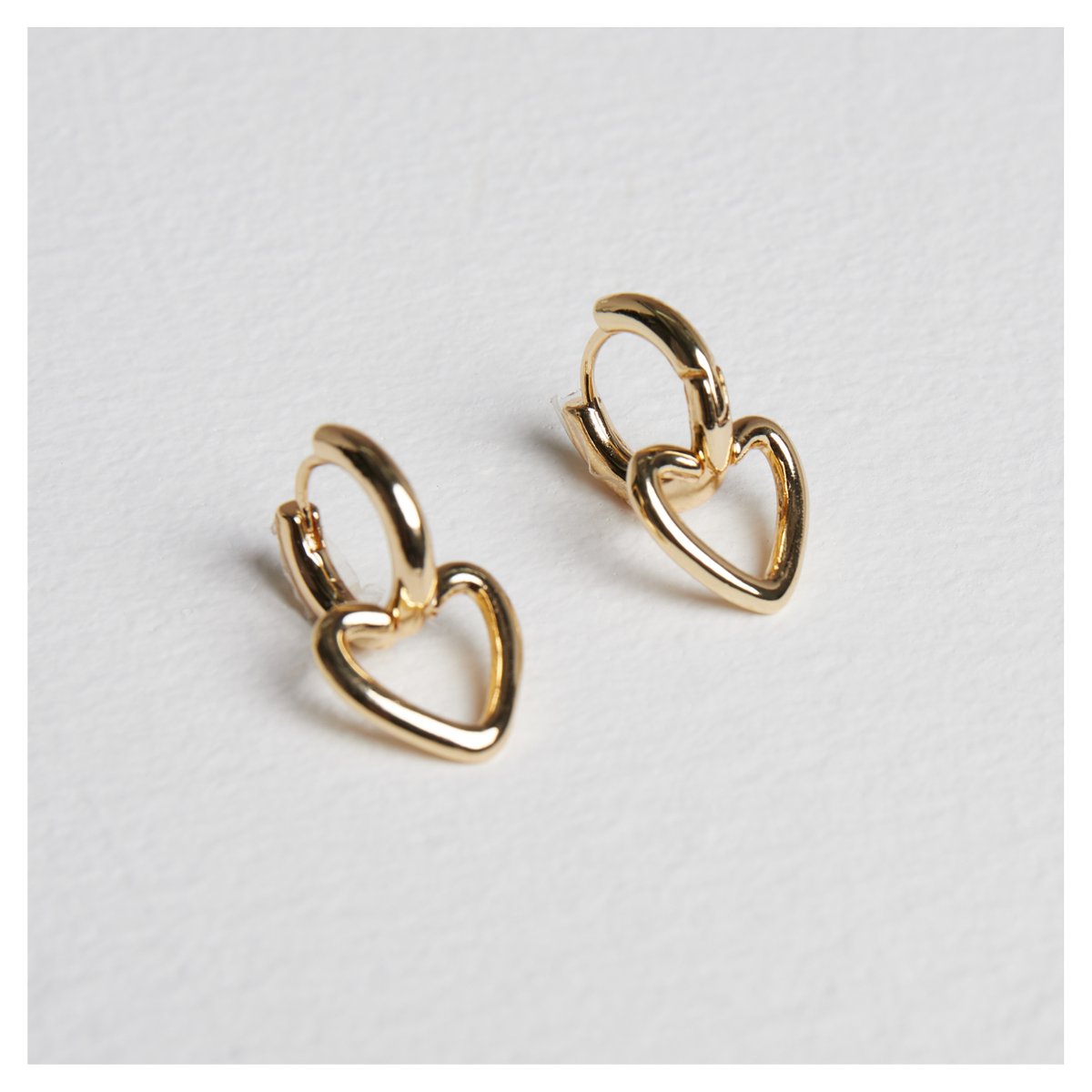 These elegant pieces add a touch of love and charm to any ensemble.
🌟 Timeless Heart Designs 📦 Fast and Reliable Shipping 
Capture your customers' hearts and elevate their style game by stocking up on our heart jewellery collection: ow.ly/oye950PM0Wv
#wholesale