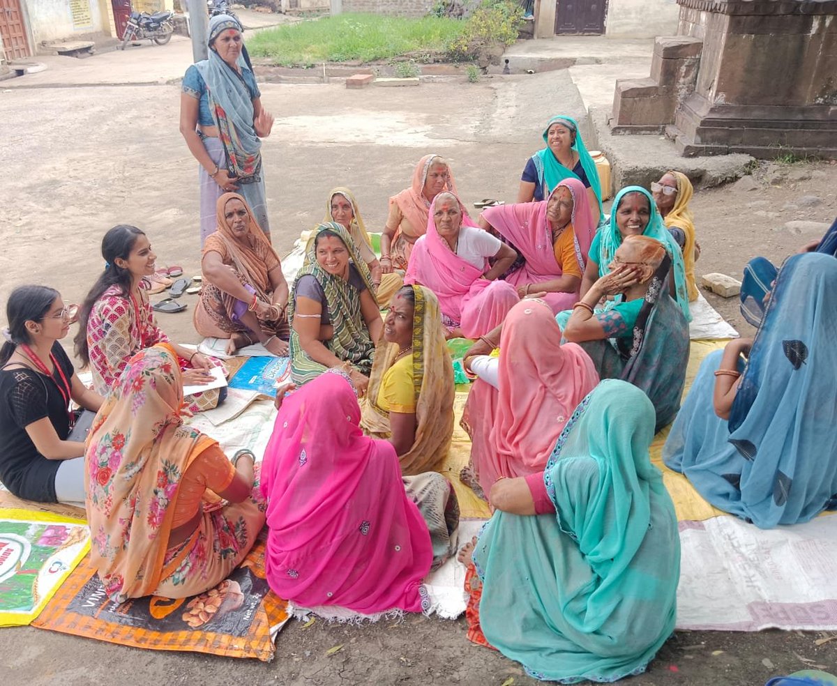 आज महिला चौपाल का आयोजन ग्राम पंचायत जवासिया में किया गया जिसमे महिलाओं को मध्यप्रदेश सरकार द्वारा चलाई जाने वाली विभिन्न जन हितैषी योजना को बताया गया और महिला को इन योजनाओं से प्राप्त लाभ की जानकारी दी 
जन सेवा मित्र – प्राची देशमुख, पायल जोशी,ब्लॉक/जिला –मंदसौर <a href="/ChouhanShivraj/">Shivraj Singh Chouhan</a>