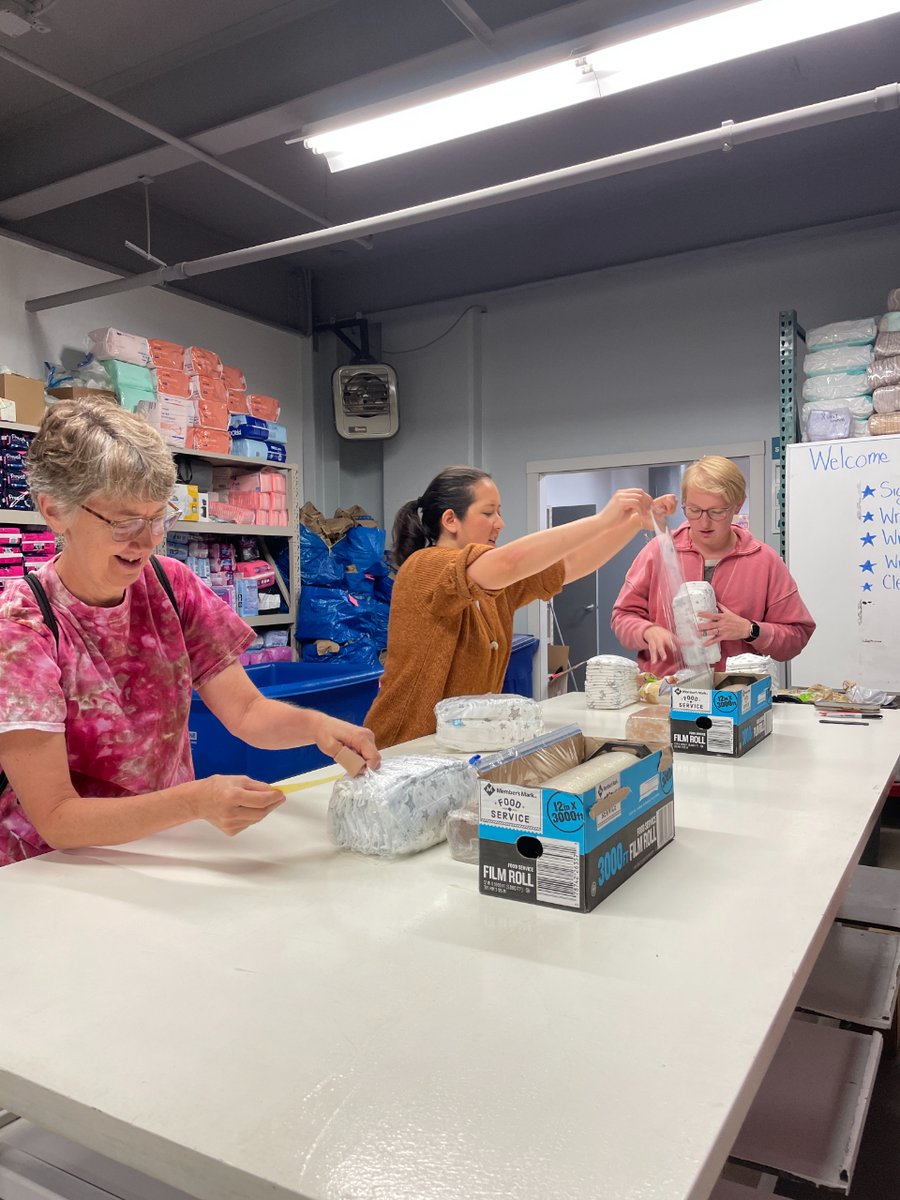 wpa_diaperbank's tweet photo. Thank you @unitedwaySWPA #WeekofCaring volunteers. This lovely group of volunteers wrapped 3,800 pull-ups while they were here. We greatly appreciate all your hard work wrapping pull-ups, so we can continue to supply them to families in need in our area.
#ChangeMakersUnite https://t.co/znrbF9G2is