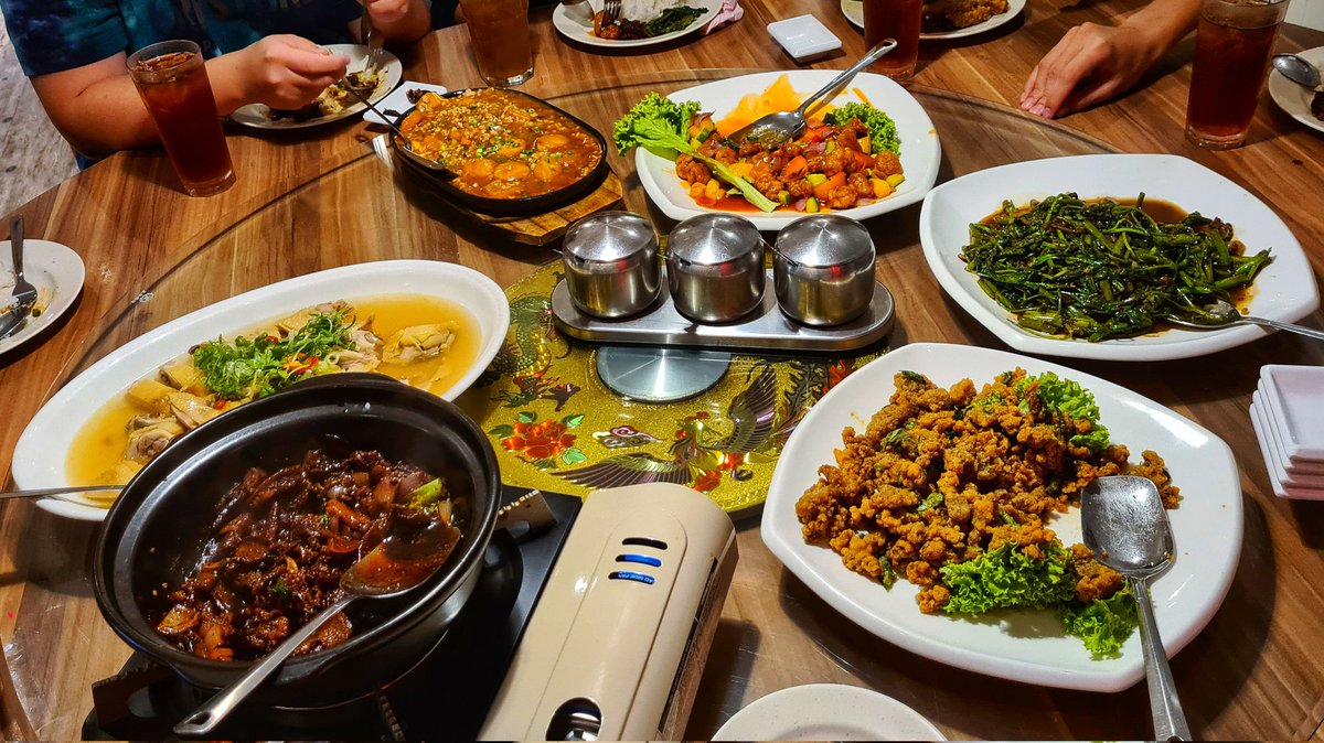 fareastfolks's tweet photo. 🍚 #大餐 share dishes &amp; eat together. #omnomnom 
https://t.co/hktBK7Z211 
#Malaysian #Chinese #foodie #Malaysia #Selangor #SJ #subangjaya https://t.co/KZ6U8Ojfyz