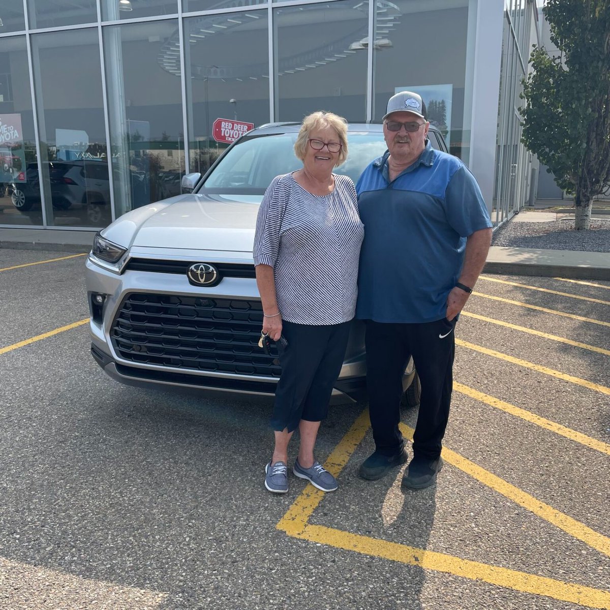 And all-new 2024 Grand Highlander Limited is off and away with Wanda &amp; Stanley, ready for cruising! Thanks for choosing Jay at Red Deer Toyota!

#rdtoyota