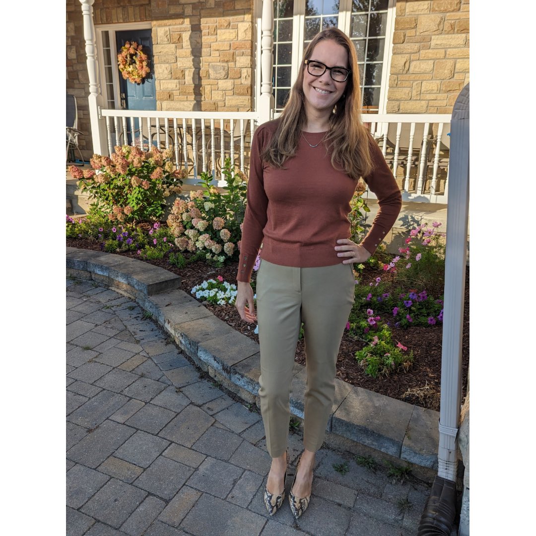 Krista_L_White's tweet image. What to wear? 

Next week I’ll be pitching to agents for the first time at @WF_Writers 10th Anniversary conference. What do people wear to these things? Votes please! 1, 2 or 3?

#writer #writingcommunity #agentpitch #writingconference