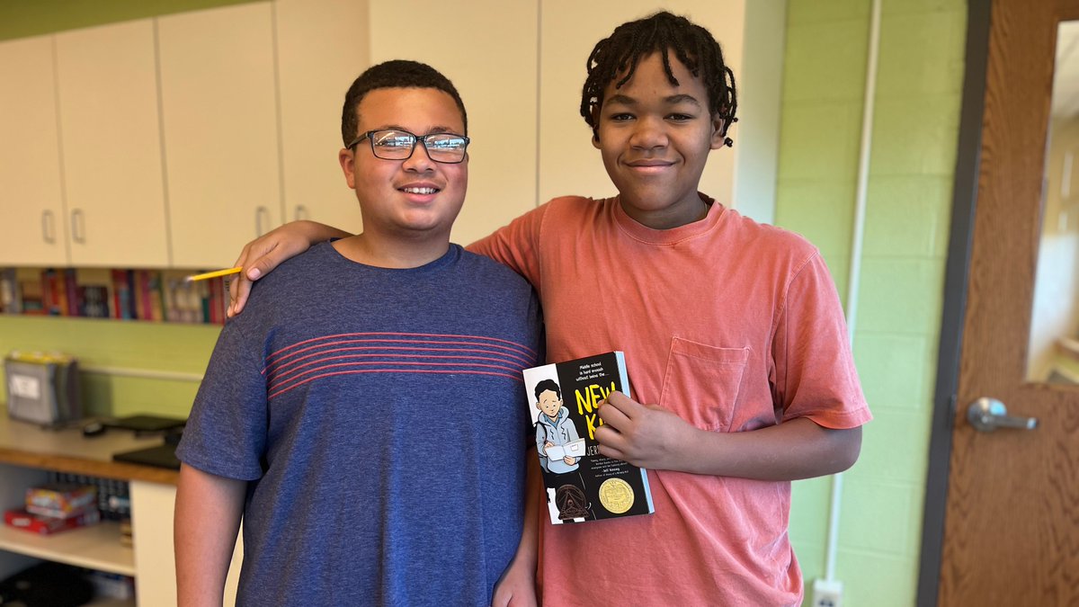 brewsterschools's tweet photo. Wells students READ this summer! The theme was overcoming adversity & today students discussed how their characters had to be BRAVE to overcome. Students got into groups & created art to represent their book. Takeaway: students got to pick their book--& they read!#BrewsterPride🐾 https://t.co/rOabPVOXuP
