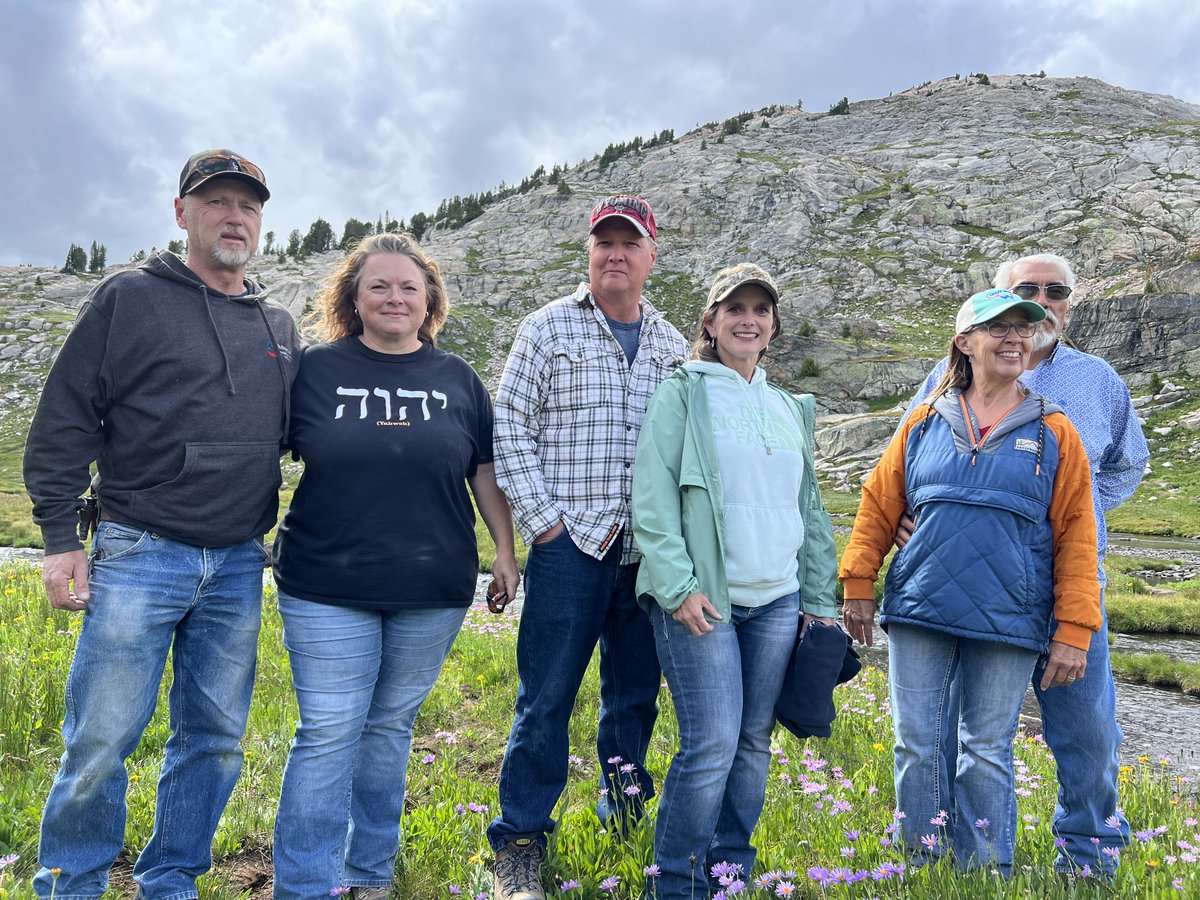 WyomingJeepers's tweet image. Wyoming Jeepers
For those who do not know, WY Jeepers grew by 2 this summer. Welcome Roger &amp;amp; Jeanene Lundsford. Wyoming Jeepers Elgin, Melissa, Dan &amp;amp; Elaine are thrilled to be riding the backroads with you. We love your sense of humor and sense of adventure

#Jeeplife #jeepnation