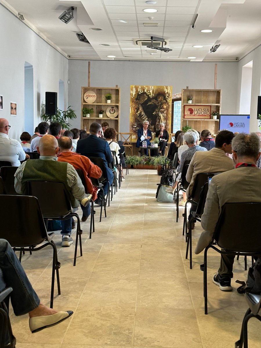 LucisulLavoro's tweet photo. Il pomeriggio riprende con un panel dedicato alle trasformazioni del lavoro e il benessere delle persone, che ha visto la partecipazione in collegamento del Sottosegr. Min. Lavoro @ClaudioDurigon
A seguire focus su welfare occupazionale e contrattazione collettiva.

#LSL23 https://t.co/u5aT68iVUe