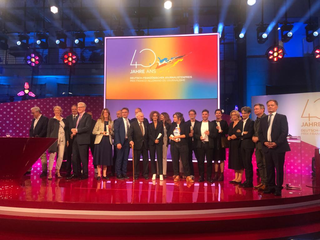 StudioFactOff's tweet photo. 🏅 « Qatar 2022 : un scandale français ? » Un documentaire réalisé par @PSFort  et Nicolas Bellot pour @Cdenquete , remporte le Prix Franco-Allemand du Journalisme dans la catégorie Investigation ! Nous sommes fiers de partager cette reconnaissance avec la team Studiofact🎬 https://t.co/88tYfuIkhS