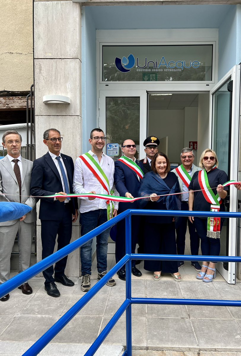 GioBertazzoli's tweet photo. Questa mattina inaugurazione del nuovo sportello di Uniacque a Sarnico in via Vittorio Veneto dei Territori del Basso Sebino e della Valcalepio nel giorno del 30esimo anniversario dell’uccisione a Palermo di Don Pino Puglisi. 😉👍🏻🔝
#sarnico #uniacque https://t.co/mNX6hZwbFJ