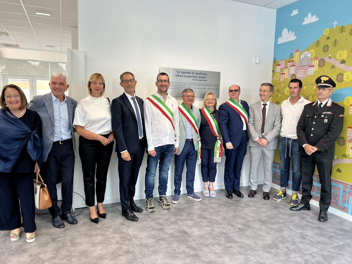 GioBertazzoli's tweet photo. Questa mattina inaugurazione del nuovo sportello di Uniacque a Sarnico in via Vittorio Veneto dei Territori del Basso Sebino e della Valcalepio nel giorno del 30esimo anniversario dell’uccisione a Palermo di Don Pino Puglisi. 😉👍🏻🔝
#sarnico #uniacque https://t.co/mNX6hZwbFJ