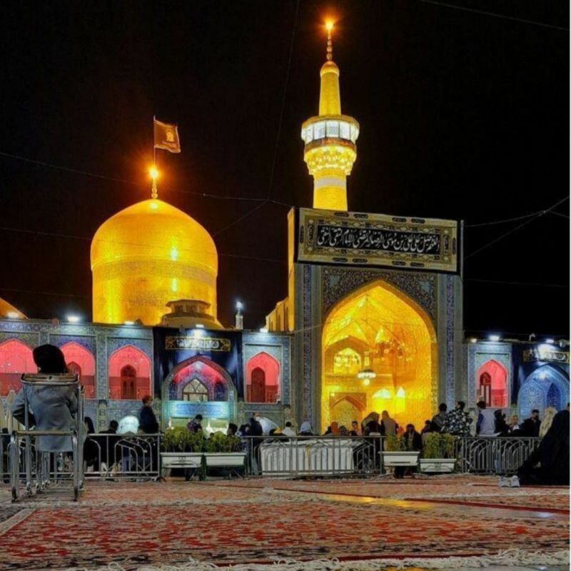 mahmom_313's tweet photo. همه‌چی‌ازدور‌قشنگه ؛
ولی‌تنهاچیزی‌که‌از‌نزدیک‌هم‌قشنگه،حرم‌توست :)

#همه_خادم_الرضاییم 
#جان_ایران https://t.co/wgglATKWyI
