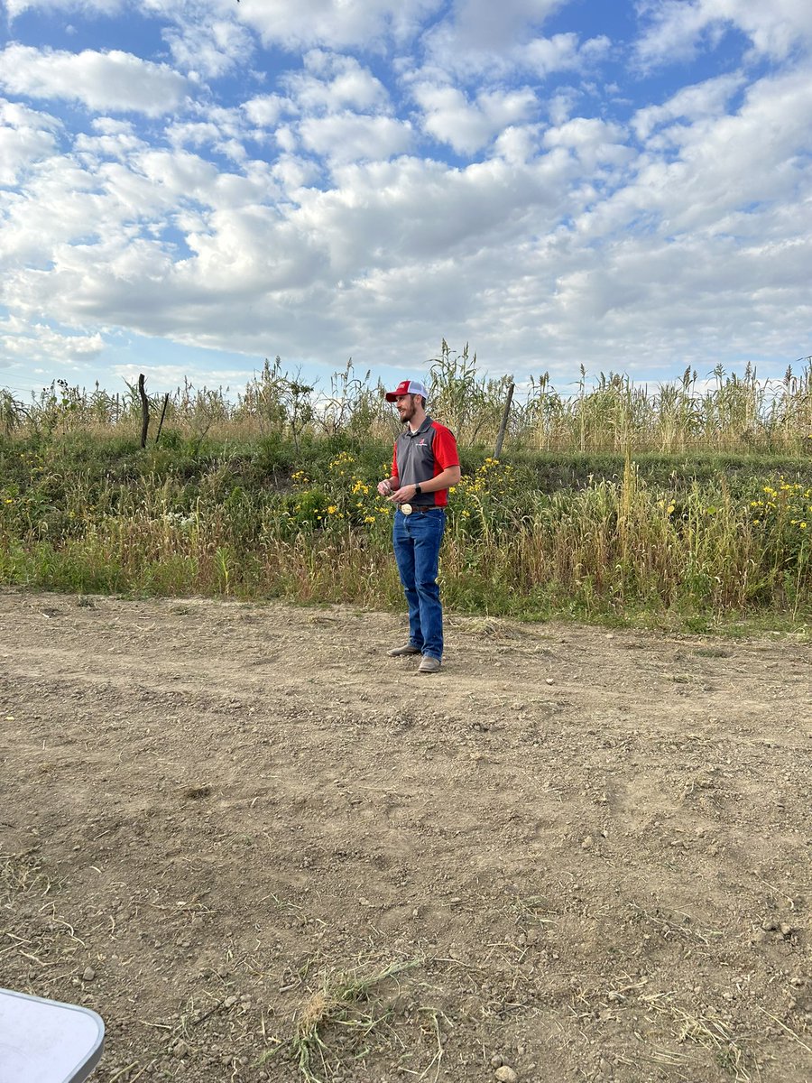 awesmlabdoc's tweet photo. 1/5 A fun evening yesterday near Friend, Nebraska with @pheasants4ever, landowners, and hunters talking #precisionconservation, @prairiestrips, #pheasants, and more. Thank you John McClinton and Nathan Pflueger for the invite! https://t.co/ndJLnyDYcK