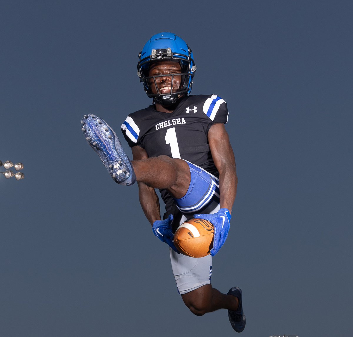 andrewtsimonson's tweet photo. Chelsea RB Emerson Russell has grown into a great leader for the @ChelseaHornets because of his relentless work ethic, and he continues to seek improvements as he chases his dream of playing college football.

From 2023 Football Magazine: https://t.co/V0fDKZPrds https://t.co/8n9rYorvF9