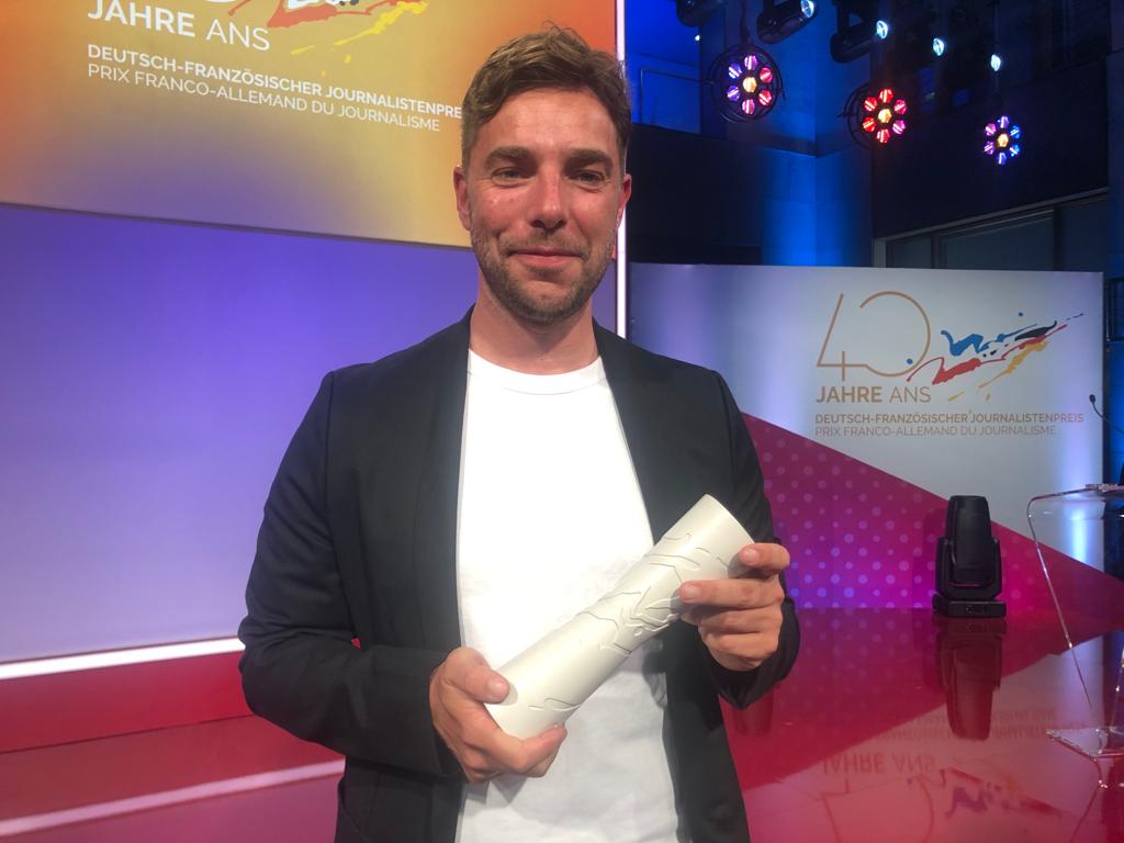 StudioFactOff's tweet photo. 🏅 « Qatar 2022 : un scandale français ? » Un documentaire réalisé par @PSFort  et Nicolas Bellot pour @Cdenquete , remporte le Prix Franco-Allemand du Journalisme dans la catégorie Investigation ! Nous sommes fiers de partager cette reconnaissance avec la team Studiofact🎬 https://t.co/88tYfuIkhS
