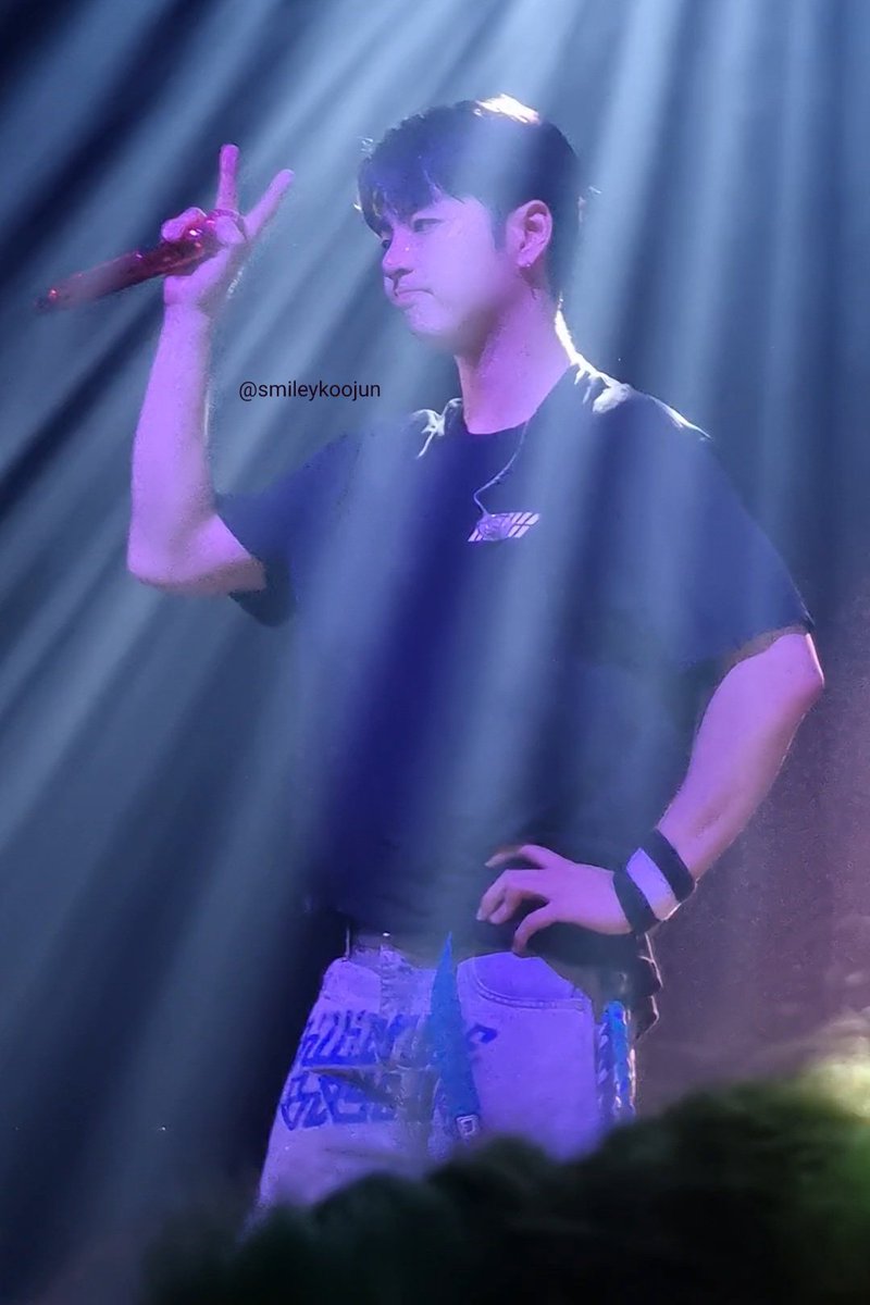 hehe
#iKONIC과_iKON_8주년_우리의PANORAMA