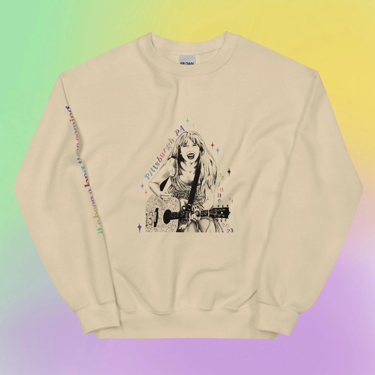 intheweeeds's tweet photo. good morning america ! ⭐️

soooo madly excited to say that my unique US tour date crewnecks (FEATURING DATES!!!) are now available on my shop! i'm even more excited because for the first time, i'm able to offer FREE SHIPPING (!!) on them!!!

these are processed from the US warehouse so they should arrive within about a week or so, no customs fees/complications. i hope you love them as much as i do!!! ✨ full collection now available here: https://t.co/dFch9mNfwE