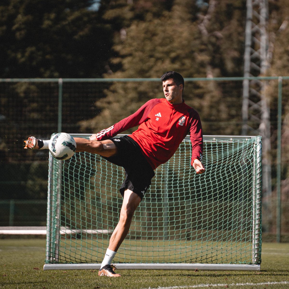 Standard_RSCL's tweet photo. 𝐆𝐞𝐭𝐭𝐢𝐧𝐠 🔙 𝐨𝐧 𝐭𝐫𝐚𝐜𝐤

#RSCL #COYR 🔴⚪️ https://t.co/OK4D98mPCx