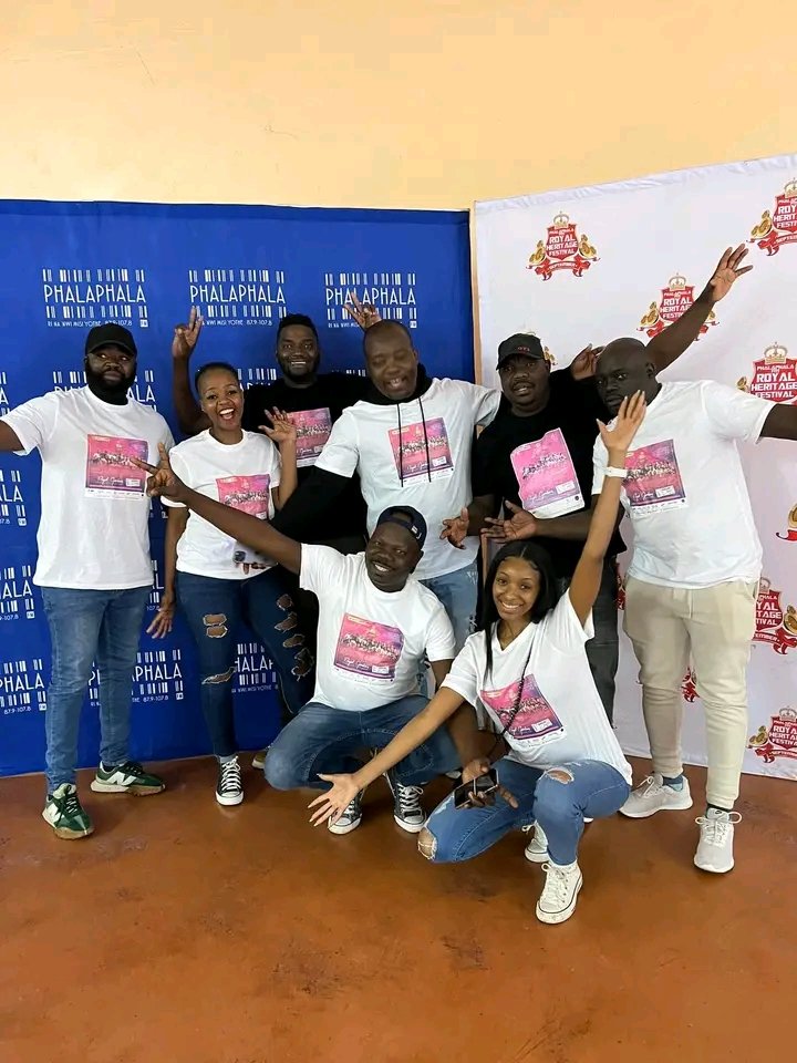 deep_renzo's tweet photo. Sanga misi ri rothe nga hafha Tembisa kha Mbekanyamushumo ya #Dziaorowa326pm na @Ticoliphadzi @shandu_vele na Mubveledzi @Rendys123 thwii @NandoniDam kha @Phalaphala FM #TGIF #Muvango #Azisheeeeee 🎵🎼🎶🎧📻🎙️🔥🔥🔥🕺🏿🕺🏿🕺🏿💃🏿💃🏿💃🏿 Ari tangane @RoyalHFestival Nandoni matshelo. https://t.co/S8UUYd0scG