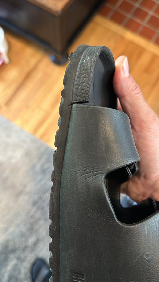 gsnitsuj's tweet photo. @BIRKENSTOCKUSA these aren’t even 6 months old, yikes https://t.co/7Tpmx3Ehl7