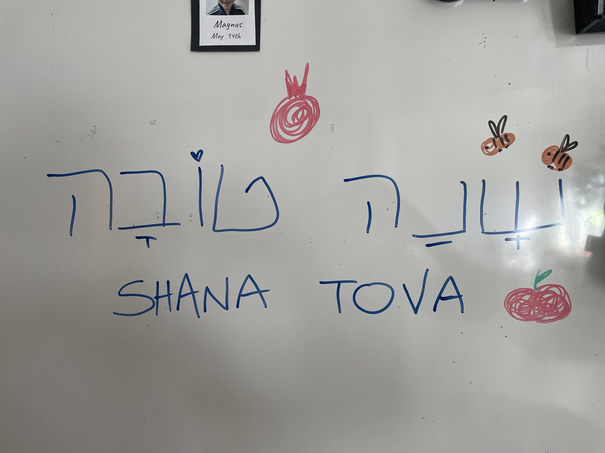 CISDK's tweet photo. Early learners at CIS celebrated Rosh Hashanah as part of their unit of inquiry. One of our CIS families brought honey cake, pomegranate and apple with honey to share their holiday traditions with us.
#traditions #earlylearning #earlychildhood #RoshHashanah https://t.co/NXYqKGN41X