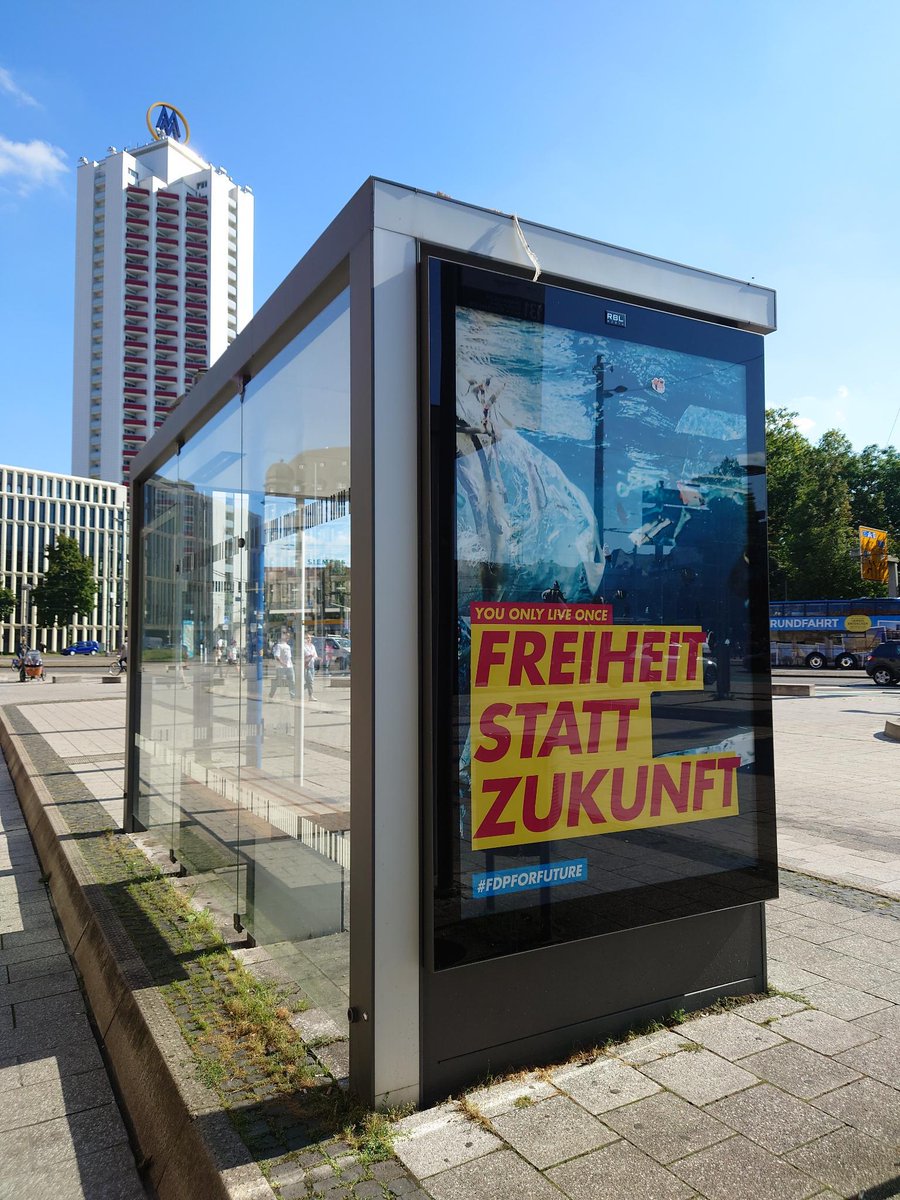 NeueOekonomie's tweet photo. lol die FDP ist heute beim #Klimastreik am Start https://t.co/jvb1Gd7TPY