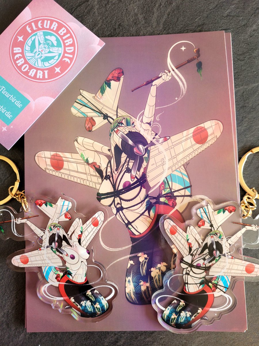 Aaayyye final order came in! Zero lady is double sided, one for ropes and one for boobs, hurricane and piper are available in both clear and rainbow versions!
Shop coming soon🩷🩷
#merch #aeromorph #living_machine #furryfandom #aeromorphs #livingplanes #aviationart
