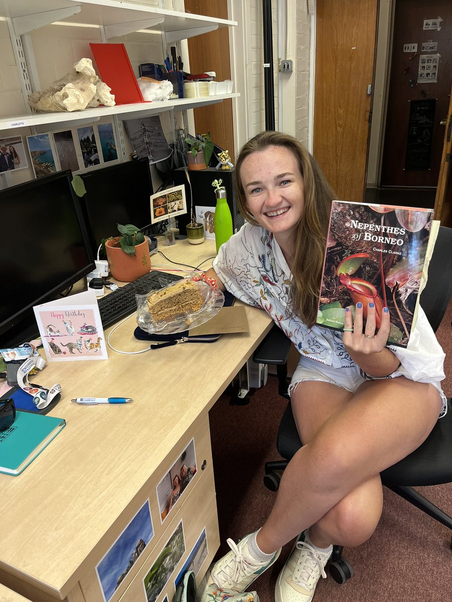 Congratulations to <a href="/CNSAndrew_/">Charlotte Andrew</a> for passing her first year PhD viva, especially on her birthday!!!!🪴🐜🎂