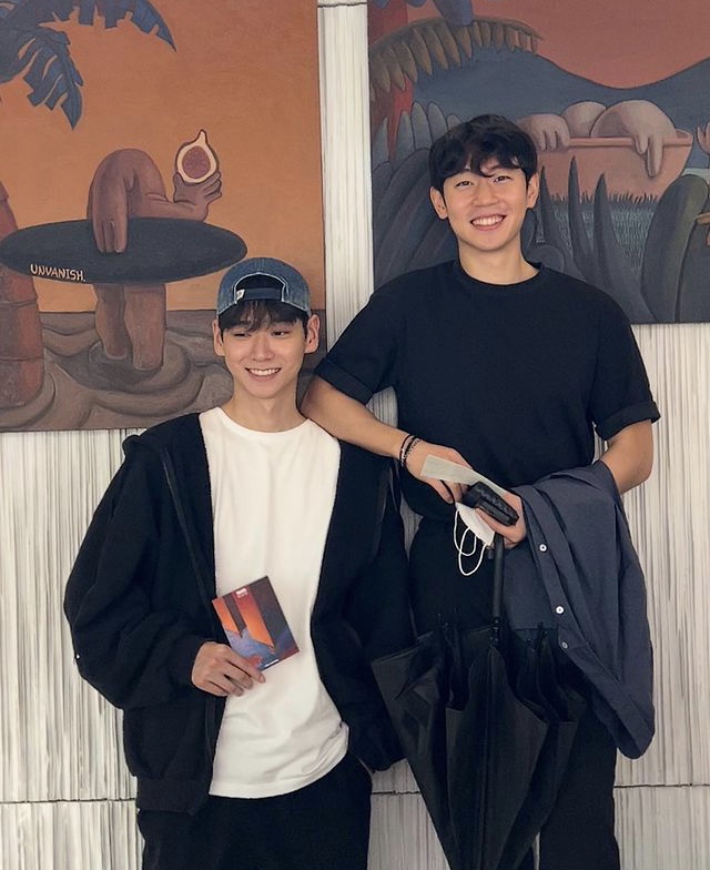 QuinaQuenNow's tweet photo. I can't with Mingyu low-key Dissin Hushin (showing support) on his Instagram post lol

"It was an exhibition that I wasn't really looking forward to" 😂😂😂

Love the support from the boys for Hushin.

Gonna enjoy their friendship/bromance 4ever❣️❣️

#HeartSignal4 #AfterSignal https://t.co/wlYmCKQsFA