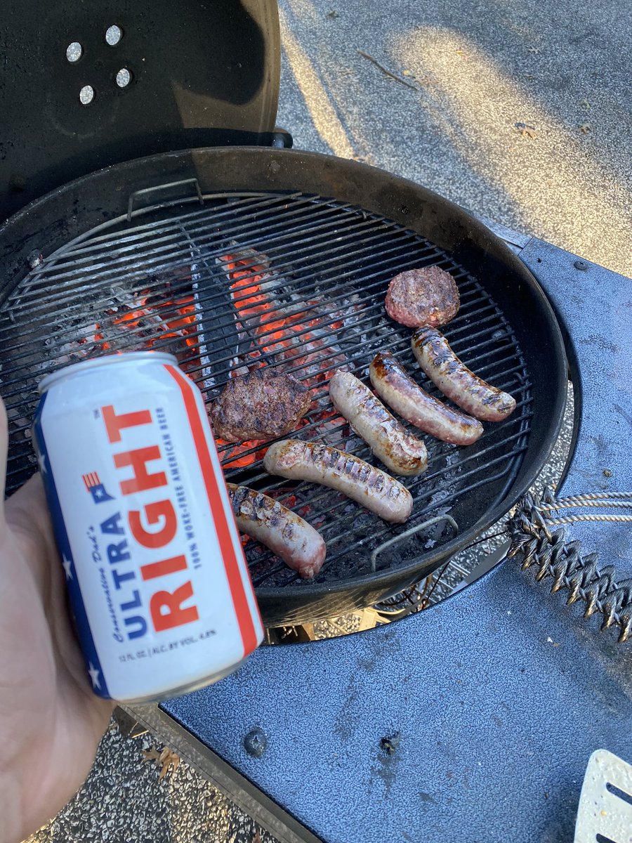 AggroCraig3's tweet photo. #Grilling #Brats #Burgers #UltraRight #Beer #ConservativeDad @ultrarightbeer #GrillSeason https://t.co/j3OZylGOCH