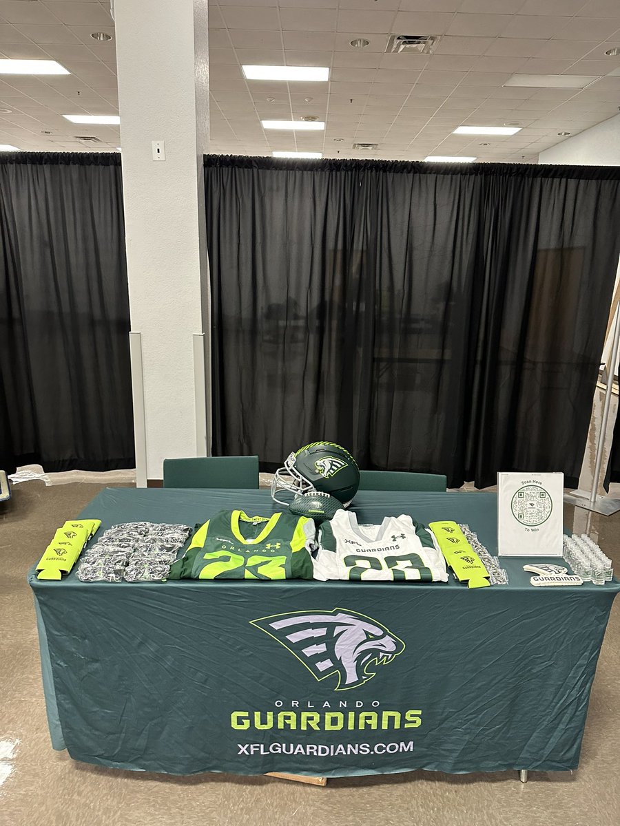 Up early for the @Osceolaschools PIE fair! Excited to meet the local school’s principals and staff members. Lots of football talk this morning & we have a giveaway for a @XFLGuardians swag bag!
