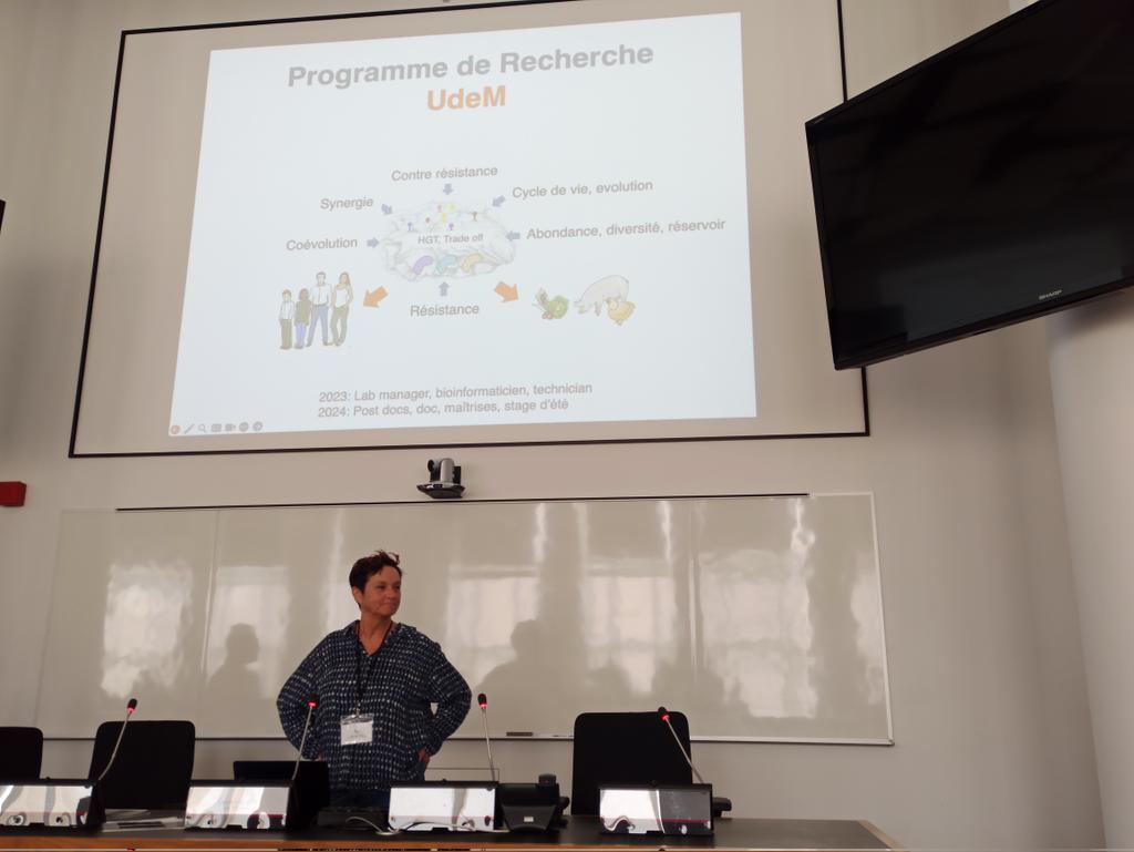 BISP2023 (@congresbisp) on Twitter photo En ouverture aujourd'hui, @FredoLeRoux qui vient de rejoindre <a href="/UMontreal/">Université de Montréal</a> à la <a href="/med_umontreal/">Faculté de médecine</a> et continuer sa recherche sur les relations Vibrio/phages/satellites et mécanismes d'infection et de coévolution.
📢Positions à pouvoir bientôt ( lab man., bioinfo., tech) - contactez-la En ouverture aujourd'hui, @FredoLeRoux qui vient de rejoindre <a href="/UMontreal/">Université de Montréal</a> à la <a href="/med_umontreal/">Faculté de médecine</a> et continuer sa recherche sur les relations Vibrio/phages/satellites et mécanismes d'infection et de coévolution.
📢Positions à pouvoir bientôt ( lab man., bioinfo., tech) - contactez-la