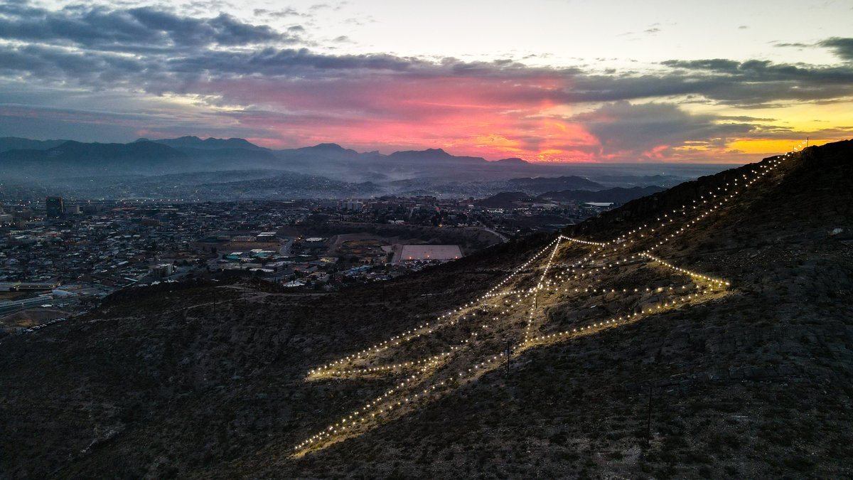 Celebrating our beautiful city 🤟

Happy 915 Day, El Paso! 

📸 <a href="/SalgadoPhoto_/">Jorge Salgado | El Paso Photo | Video | Drone</a>