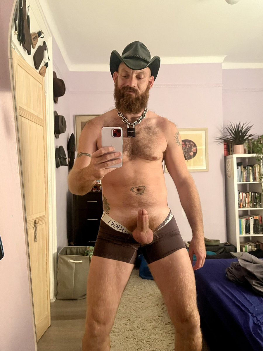 It’s Friday! If you’re a good boy and finish all of your work, you can spend the weekend with your dad—worshiping and servicing my manhood.
.
.
#gaydaddy #beardedginger #yeehaw #top #breeder #dom #cowboy #boxerbriefs #naturalbush #dadbod #tastybone #betweenmylegs #bb #bbbh