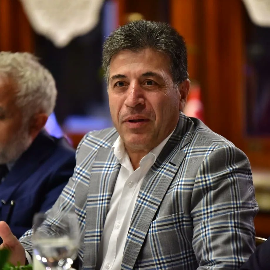 iosidorgtr's tweet photo. Yönetim Kurulu başkanımız Sn.Ahmet Akkaya; İstanbul Tekstil ve Hammaddeleri İhracatçıları Birliği'nin (İTHİB)
 son ekonomik gelişmelerden dolayı düzenlediği programda, bölgemizdeki sanayicilerin sıkıntılarını dile getirmiştir. https://t.co/GUwE7n7HDN