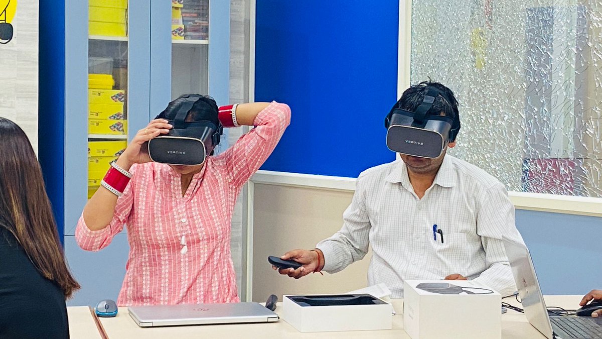 stemrobo's tweet photo. The VR teacher's training session aimed to introduce #teachers to the world of #VirtualReality  (VR), its diverse applications, and how it can enhance the learning experience of #students. 

For more details -
Contact- 1800120500400
 #vrlab #metaverse #augmentedreality https://t.co/AIzGcmLuYe
