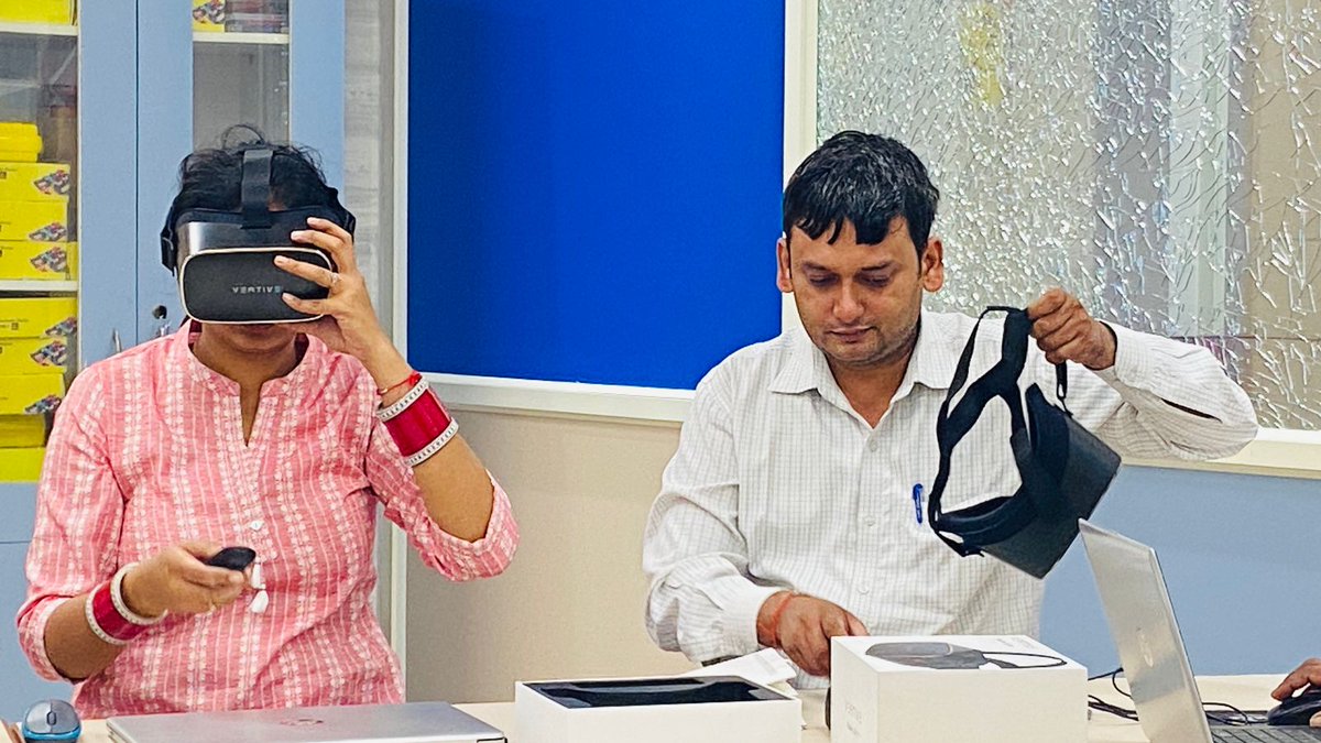 stemrobo's tweet photo. The VR teacher's training session aimed to introduce #teachers to the world of #VirtualReality  (VR), its diverse applications, and how it can enhance the learning experience of #students. 

For more details -
Contact- 1800120500400
 #vrlab #metaverse #augmentedreality https://t.co/AIzGcmLuYe