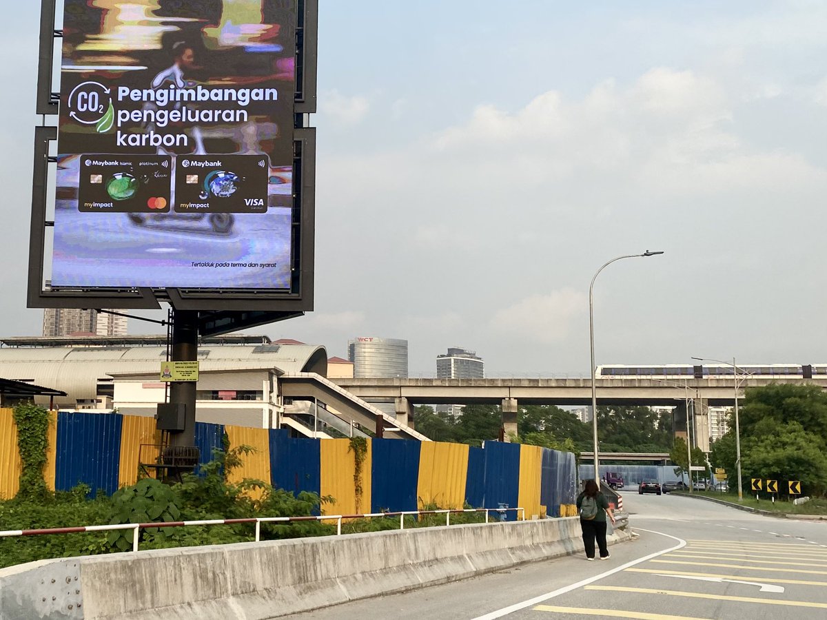 elisahanimm's tweet photo. i still don't understand how this is acceptable?

📍towards Ara Damansara station https://t.co/Ao30TJaBbv