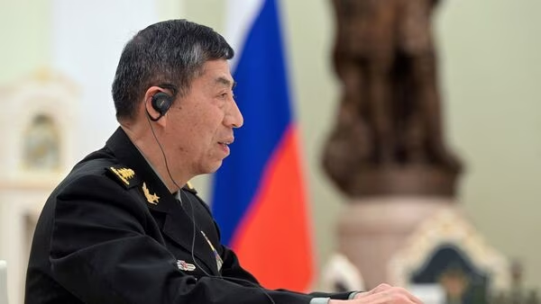 NewsWaveHQ's tweet photo. Worry over China's leadership stability grows as Defense Minister Li Shangfu faces investigation and removal, mirroring recent official disappearances. Uncertainty in China's political landscape deepens. #ChinaLeadership #LiShangfu #PoliticalUnrest https://t.co/Z3UfPyRNU7