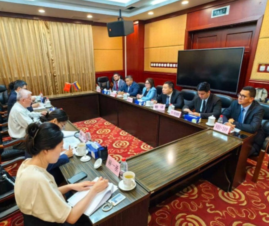 Como parte de la Agenda  del Presidente <a href="/NicolasMaduro/">Nicolás Maduro</a> durante su visita a la República Popular China  sostuvimos reunión con el Ministro y homólogo  Wang Zhigang,  para abordar los acuerdos alcanzados entre ambas naciones en materia Ciencia, Tecnología e Innovación.

Gracias al