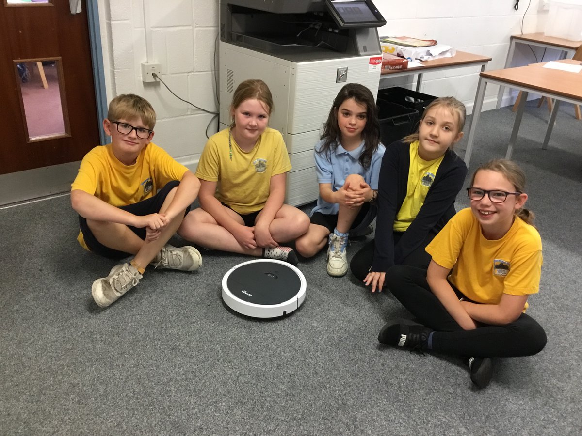magorciwprimary's tweet photo. Dosbarth Mrs Phillips have enjoyed their Marvellous maths sessions this week and learning all about robotic devices that help us in everyday life!
#technologytakeover
##ambitiouscapablelearners https://t.co/5BL6uniLMD