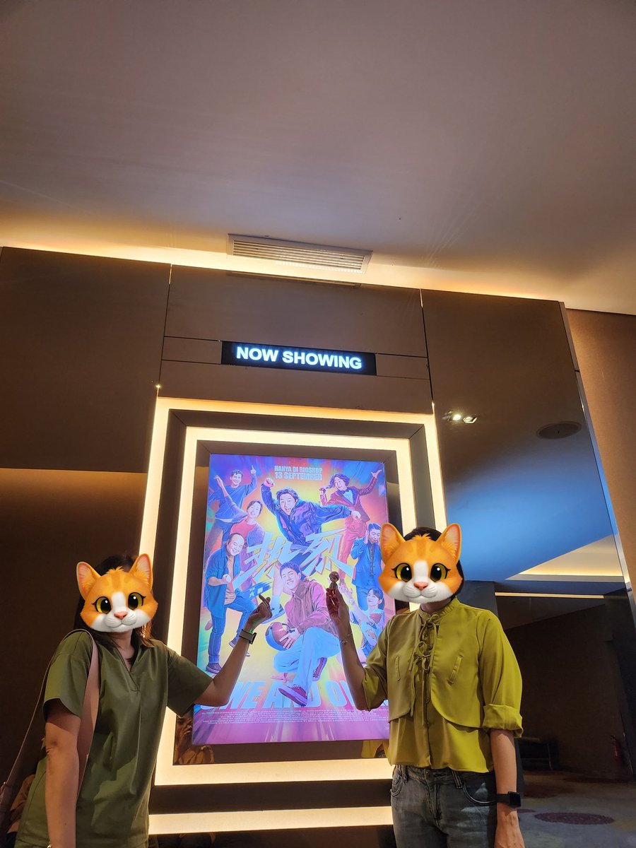 yennchanz's tweet photo. Bring Captain Yibo to watch ONO 🤣🤣...
Awesome movie, Chenshuo's life really so relate to every street dance who want to achieve their dream. This movie bring them spirit to dance and never give up!
I love the value of this story and also LOVE WANGYIBO 💚

#WangYibo_OneAndOnly https://t.co/xQ1wGI2DkD