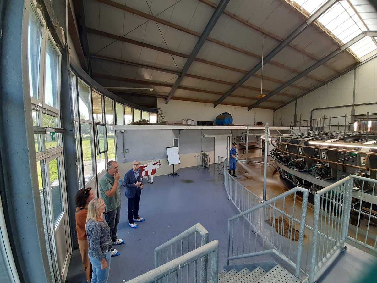 Vandaag kregen we een leuke en interessante rondleiding bij Dairy Campus van <a href="/AebeAalberts/">Aebe Aalberts</a>,
manager Dairy Campus en fractievoorzitter <a href="/cdafryslan/">CDA Fryslân</a>, en spraken met elkaar over ontwikkelingen op het gebied van duurzame veehouderij.