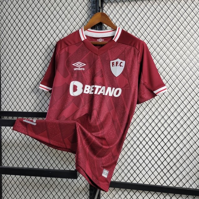 deeliessice's tweet photo. E aí, pra vocês qual é a camisa mais bonita da história do Fluminense ? https://t.co/rl0SRirloq