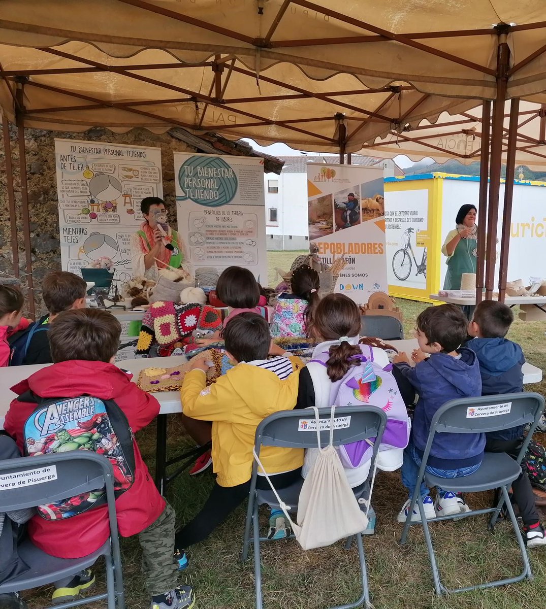 Equipo #OAPN #CENEAM acercando al público los #ParquesNacionales #ReservasBiosfera #EspaciosNaturales 🌳en la Feria Internacional #Ecoturismo @NATURCYL1 Ruesga🏔️ Palencia 15-17 sep, informando, con juegos, cuentacuentos laneros🧶y talleres  <a href="/IAIAORG/">IAIA</a> ¡Ven a vernos! #naturcyl2023