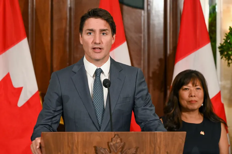 NewsWaveHQ's tweet photo. PM Trudeau issues a warning to major grocery chains, Walmart and Costco, urging them to address soaring food prices or risk new taxes. He stresses that record profits shouldn't burden struggling families. Grocery prices spiked 8.5% in July, surpassing overall inflation. https://t.co/hqIHST7mAL