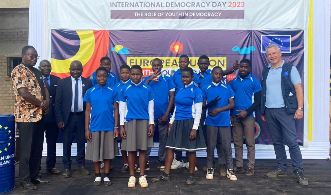 RSkinnebachEU's tweet image. Such an exciting afternoon here at Ngowe CDSS. Together with Hon Peter Dimba (MP) &amp;amp; members of the newly inaugurated Youth Sounding Board MW, we are on a mentorship program to commemorate #IDD2023. 
#Fungames,  #opendiscussions #quiz, and, of course, lots of fun out here! #MWYSB