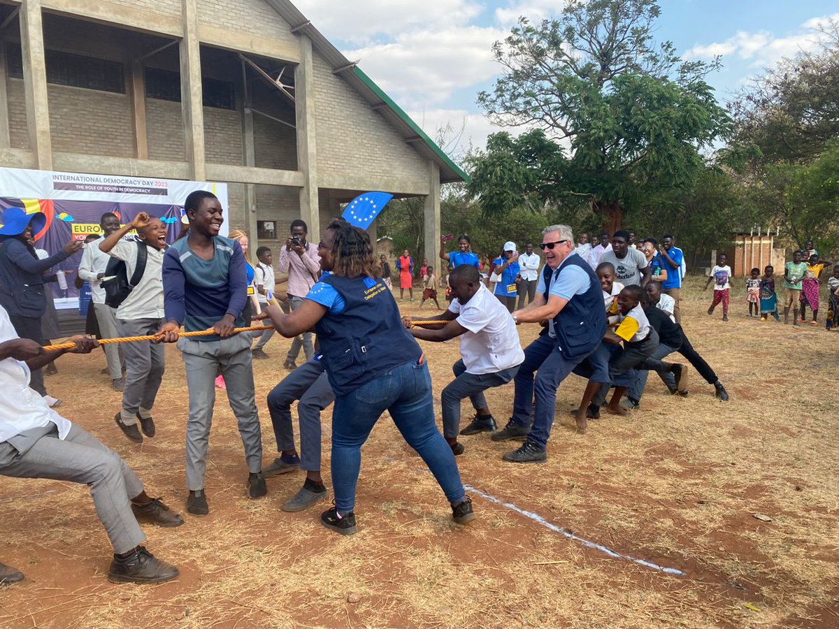 RSkinnebachEU's tweet image. Such an exciting afternoon here at Ngowe CDSS. Together with Hon Peter Dimba (MP) &amp;amp; members of the newly inaugurated Youth Sounding Board MW, we are on a mentorship program to commemorate #IDD2023. 
#Fungames,  #opendiscussions #quiz, and, of course, lots of fun out here! #MWYSB