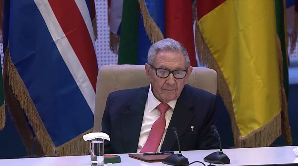 ‼️Ahora‼️#CubaG77

🇨🇺 General de Ejército y líder de la Revolución cubana, Raúl Castro Ruz, participa en sesión inaugural de la Cumbre del G77 y China. 

📸 Al Mayadeen