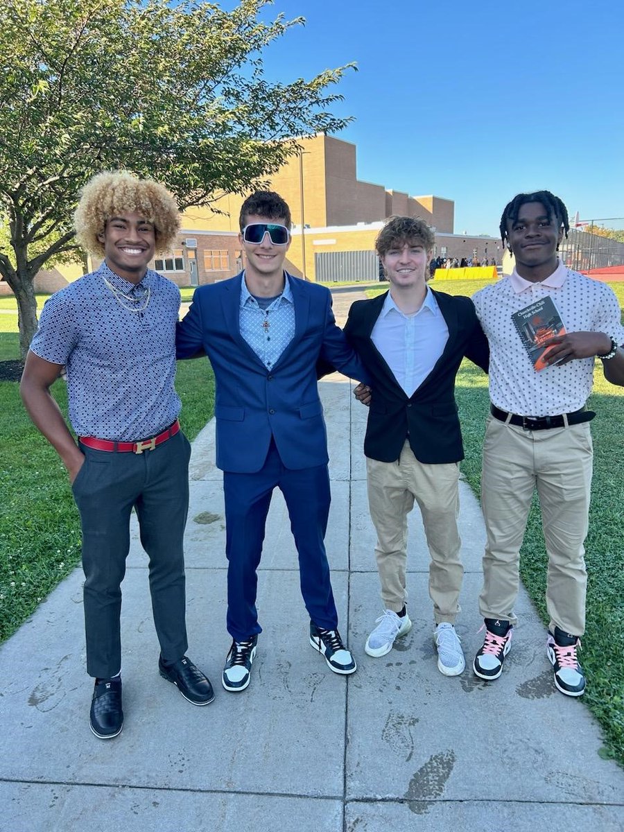 CCCSDbsoccer's tweet image. Well these @CCCSDfootball players are certainly ready for their game Saturday. Good luck boys. #DressedforSuccess 🏈👊