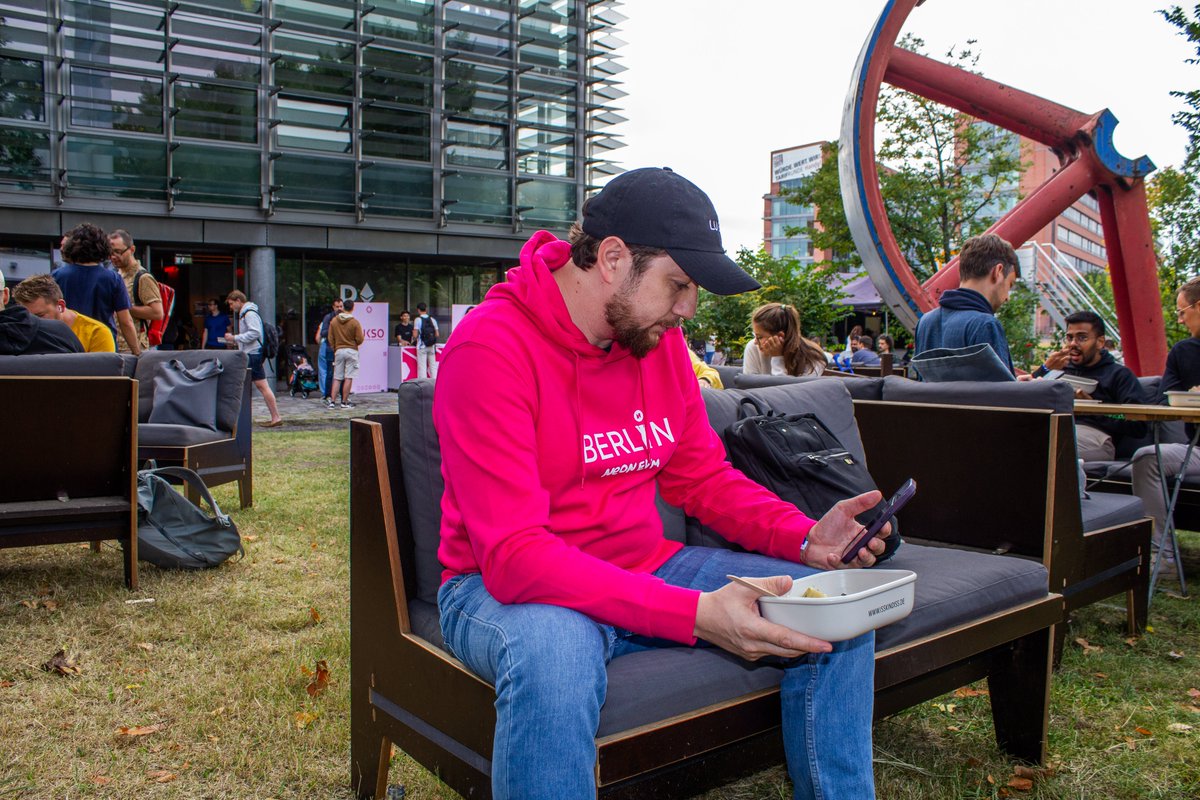 Neon_EVM's tweet photo. ๐ฅ Tuesday, the 11th: We continued our journey at @dappcon_berlin, hustling at our booth, forging new connections, and strengthening the Neon EVM ecosystem. The Web3 community is thriving, and we're here for it! ๐๐ผ
#NeonEVM #Dappcon23 #Web3Networking https://t.co/zIy2EF0Daj